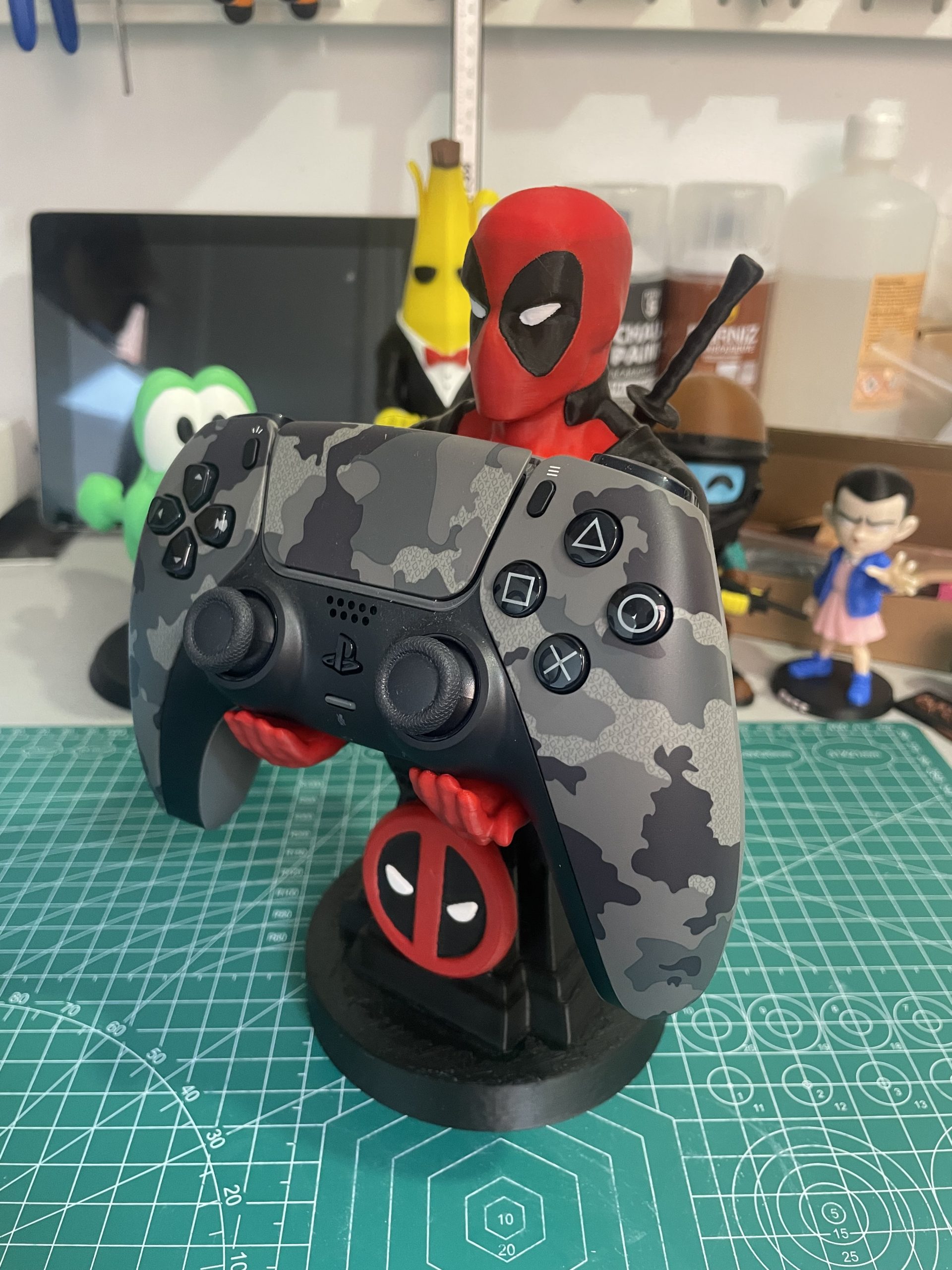 Soporte mando Dead Pool